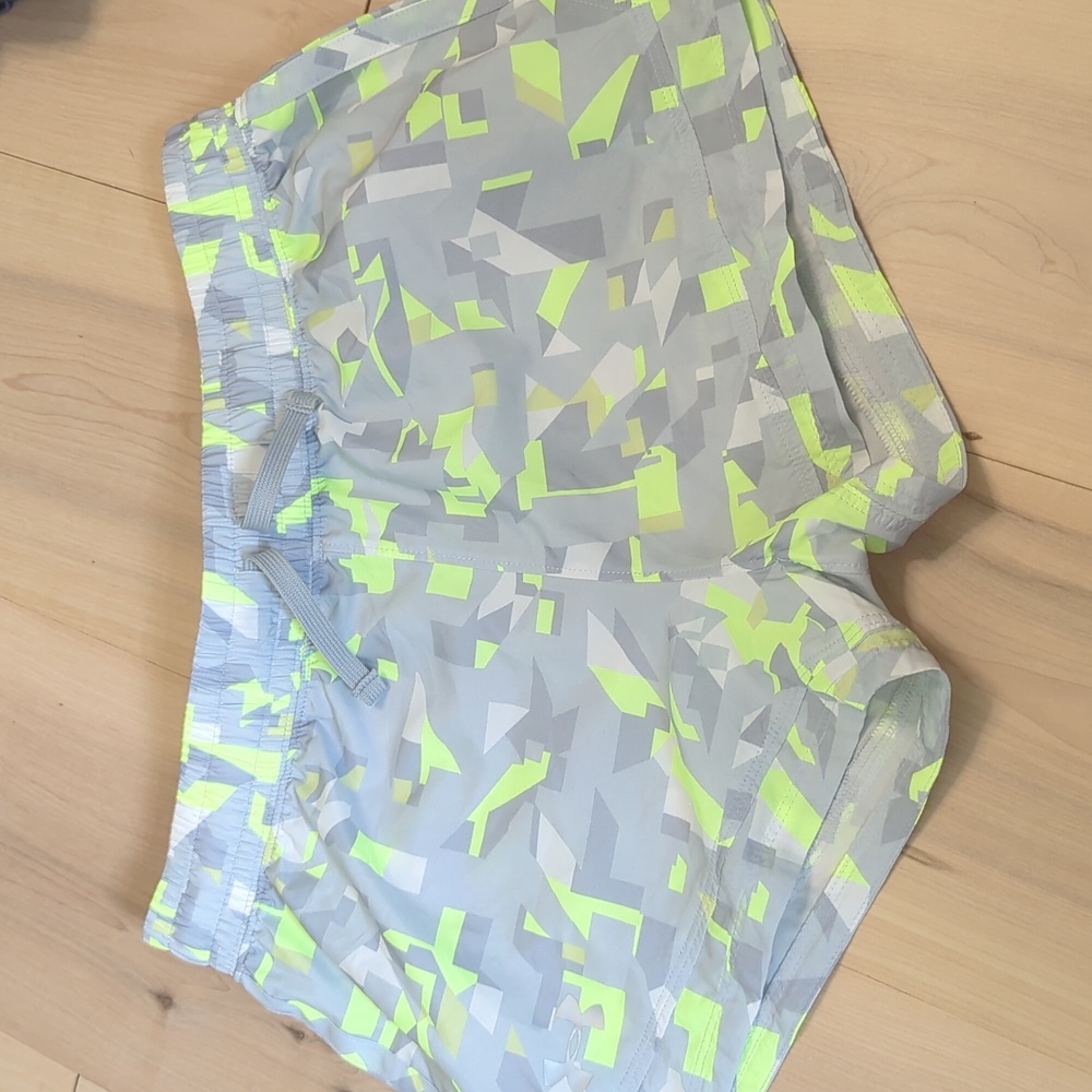 Under Armour shorts YXL